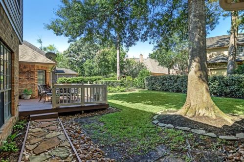 240 Edgewood Dr, Montgomery TX 77356-8408 exterior