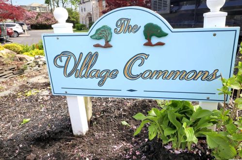 28 Greenmeadow Dr, Babylon NY  11702-2340 exterior