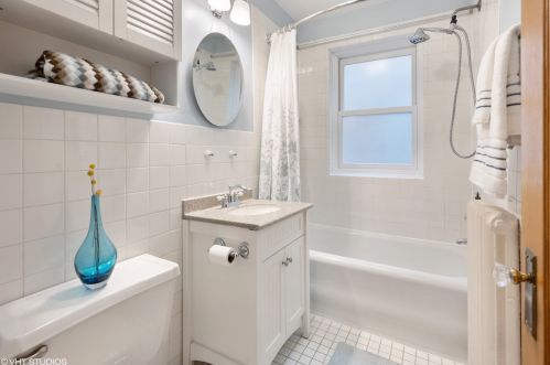 540 Brompton Ave, Chicago IL  60657-1873 exterior