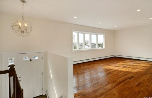 934 10th St, Babylon NY  11704-3814 exterior