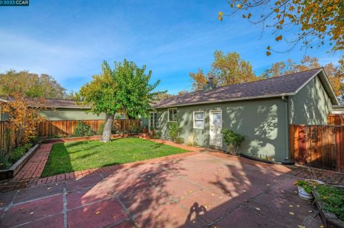 303 Sunset Rd, Concord CA 94523-2611 exterior