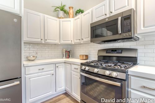 2614 Santigo Ave, Grand Rapids MI 49546-8503 exterior