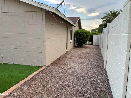 1308 Shawnee Dr, Chandler AZ 85224-2309 exterior