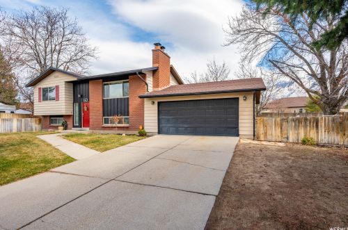 983 Dry Gulch Cir, Sandy UT 84094-5520 exterior