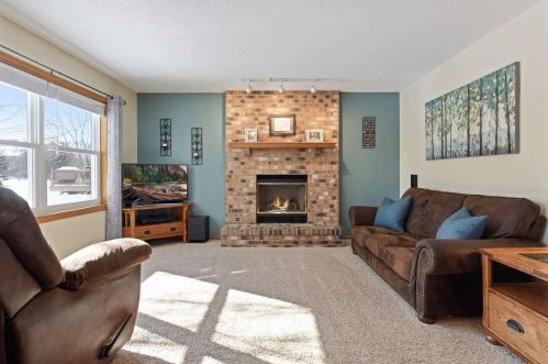 799 Ashley Dr, Chaska MN 55318-1540 exterior