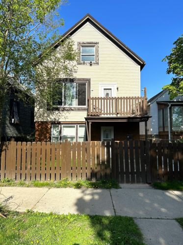 2470 7 St, Milwaukee WI 53215-3227 exterior