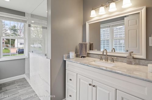 70 Emerald Pl, Clark NJ 07066-1410 exterior