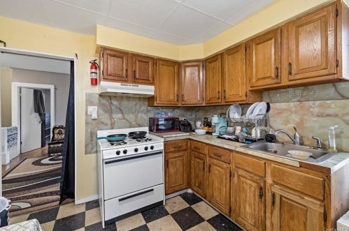 1506 Crosby Ave, Bronx NY 10461-4901 exterior