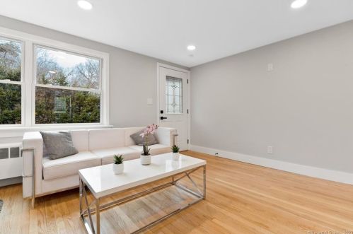 174 Spring St, Windsor Locks CT  06096-1732 exterior