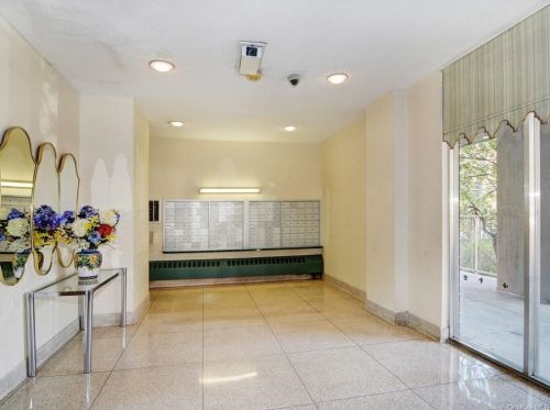 290 232nd St, Bronx, NY 10463-3942