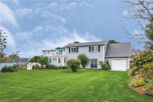 107 Briarwood Ave, Middletown, RI 02842-5807