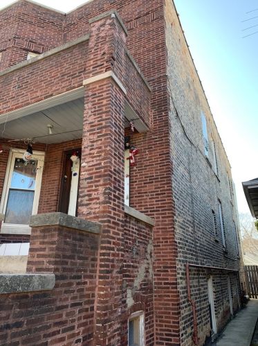3438 Ridgeway Ave, Chicago, IL 60618-5220