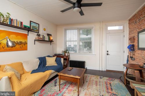 172 Laurel St, Philadelphia PA  19123-2316 exterior