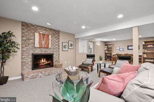 11820 Beekman Pl, Rockville MD 20854-2177 exterior