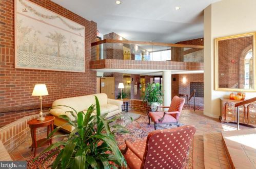 1099 22nd St, Washington DC  20037-1802 exterior