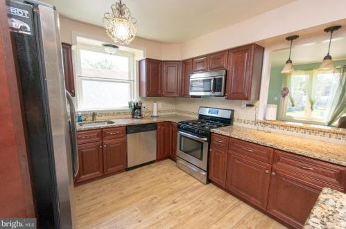 8218 Colfax St, Philadelphia PA 19136-1904 exterior