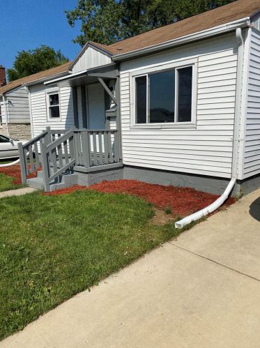 5164 Sherman Blvd, Milwaukee, WI 53209-5260