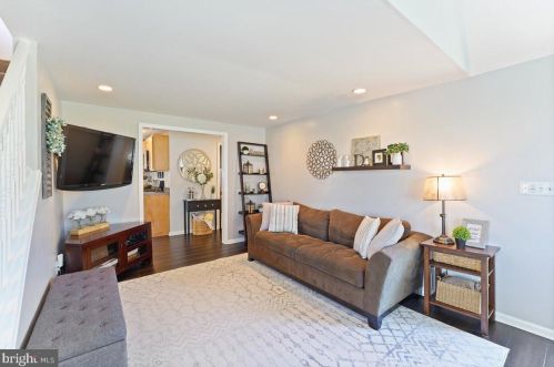 64 Mildred Ln, Chester PA 19014-2007 exterior