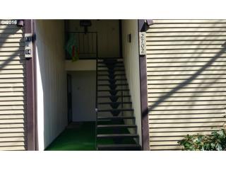 2702 138th Ave, Portland OR  97236-2818 exterior