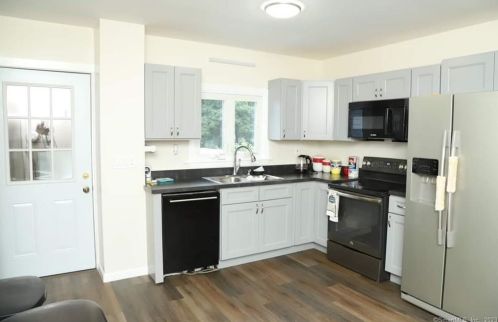 41 Loomis Ave, Windsor CT  06095-2804 exterior