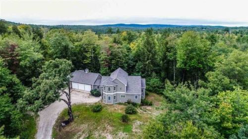 19 Creekwater Ln, Concord, NH 03307-1151