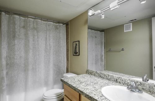 4777 Cedar Springs Rd, Dallas TX 75219-6144 exterior