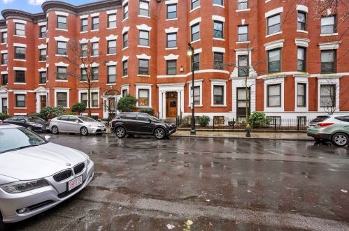 102 Gainsborough St, Boston MA exterior