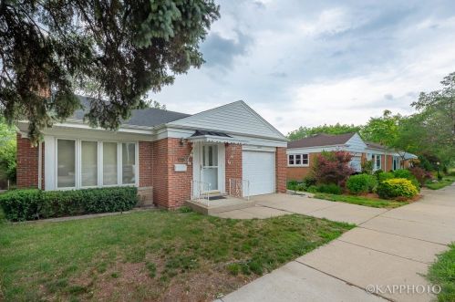 6067 Caldwell Ave, Chicago IL  60646-4835 exterior