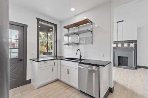 1624 Jancey St, Pittsburgh PA  15206-1327 exterior