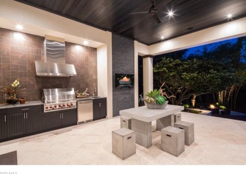 2375 Lantern Ln, Naples FL 34102-7721 exterior