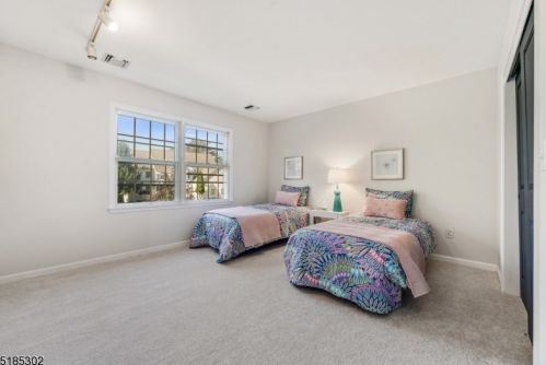 11 Bakley Ter, Town Center NJ  07052-2169 exterior