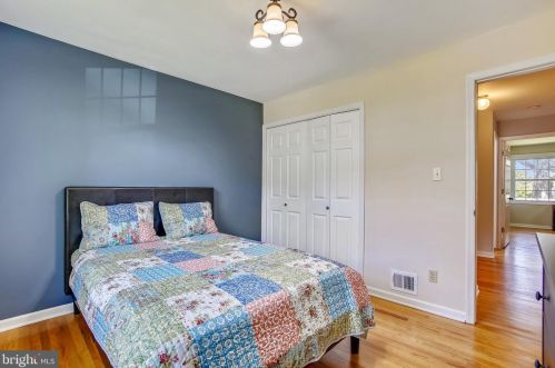 2232 Candlewood Dr, Alexandria VA 22308-1507 exterior