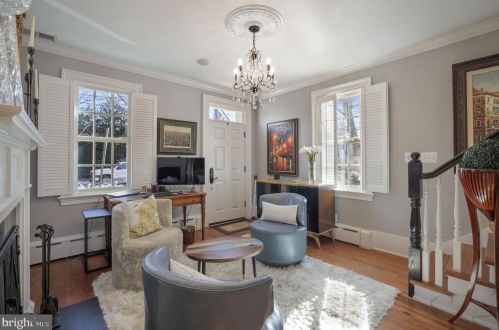 320 Patrick St, Alexandria VA  22314-2443 exterior