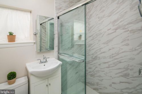 807 18 St, Philadelphia PA 19130-1502 exterior