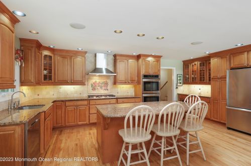 56 Normandy Ct, Middletown NJ 07748-3221 exterior