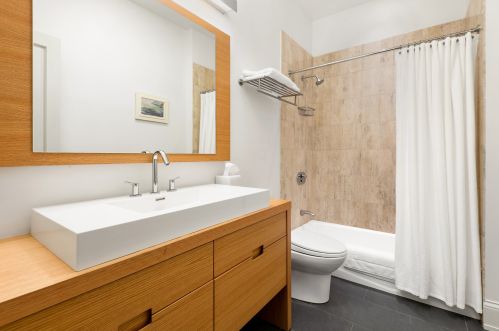 1950 Orch St, Chicago IL 60614-5495 exterior