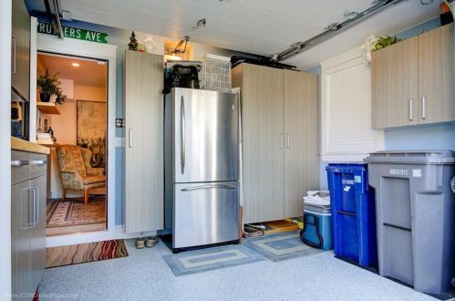 414 Corey Ln, Middletown RI 02842-5659 exterior