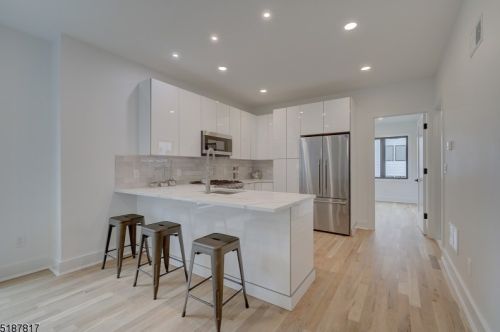 21 New St, Montclair NJ 07042-4543 exterior