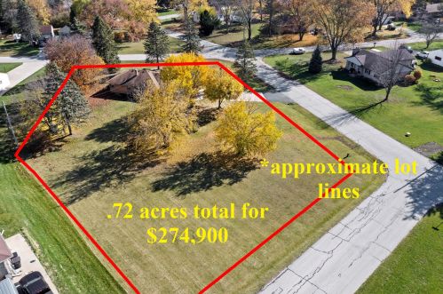 5193 Tuckaway Dr, Milwaukee WI 53221-3743 exterior