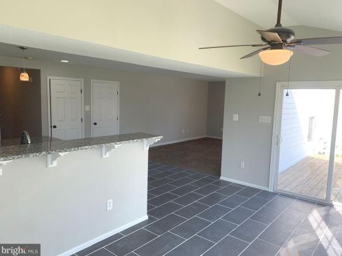 708 Dora Moors Ln, New Castle DE  19720-8764 exterior