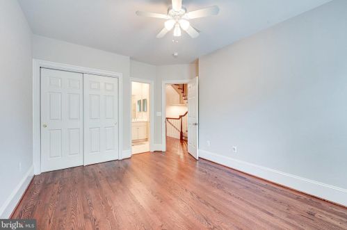 1402 Harvest Xing Dr, Mc Lean VA 22101-5650 exterior