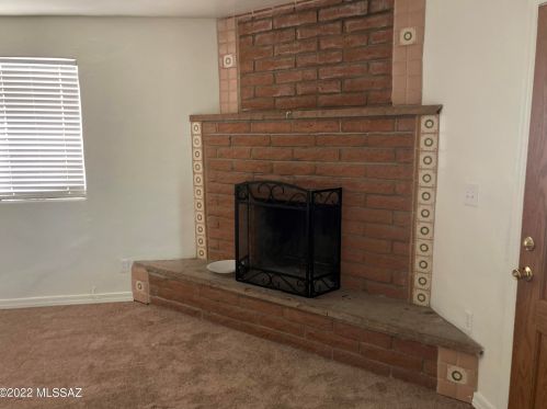 263 Alturas St, Tucson AZ 85705-4402 exterior