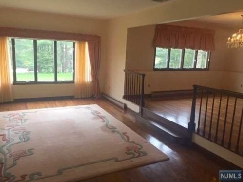 463 Saddle River Rd, Upper Saddle River, NJ 07458-1774