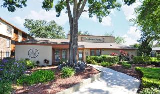 2901 Dale Mabry Hwy, Tampa FL  33607-2412 exterior