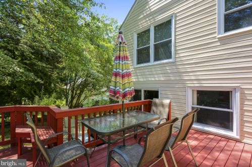 9104 Fls Chapel Way, Rockville MD 20854-2455 exterior