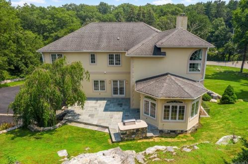 100 Whippoorwill Rd, Armonk NY  10504-1463 exterior