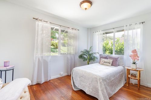 2424 Myrtle St, Honolulu HI 96816-3137 exterior