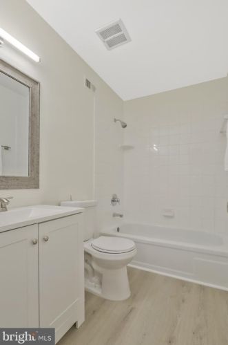 2361 Emerald Hts Ct, Herndon VA 20191-1752 exterior