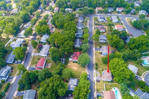 11 Falcon Dr, Edison NJ 08820-2759 exterior