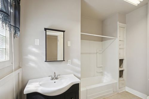 976 Grand Ave, Meskegon MI 49441-1811 exterior